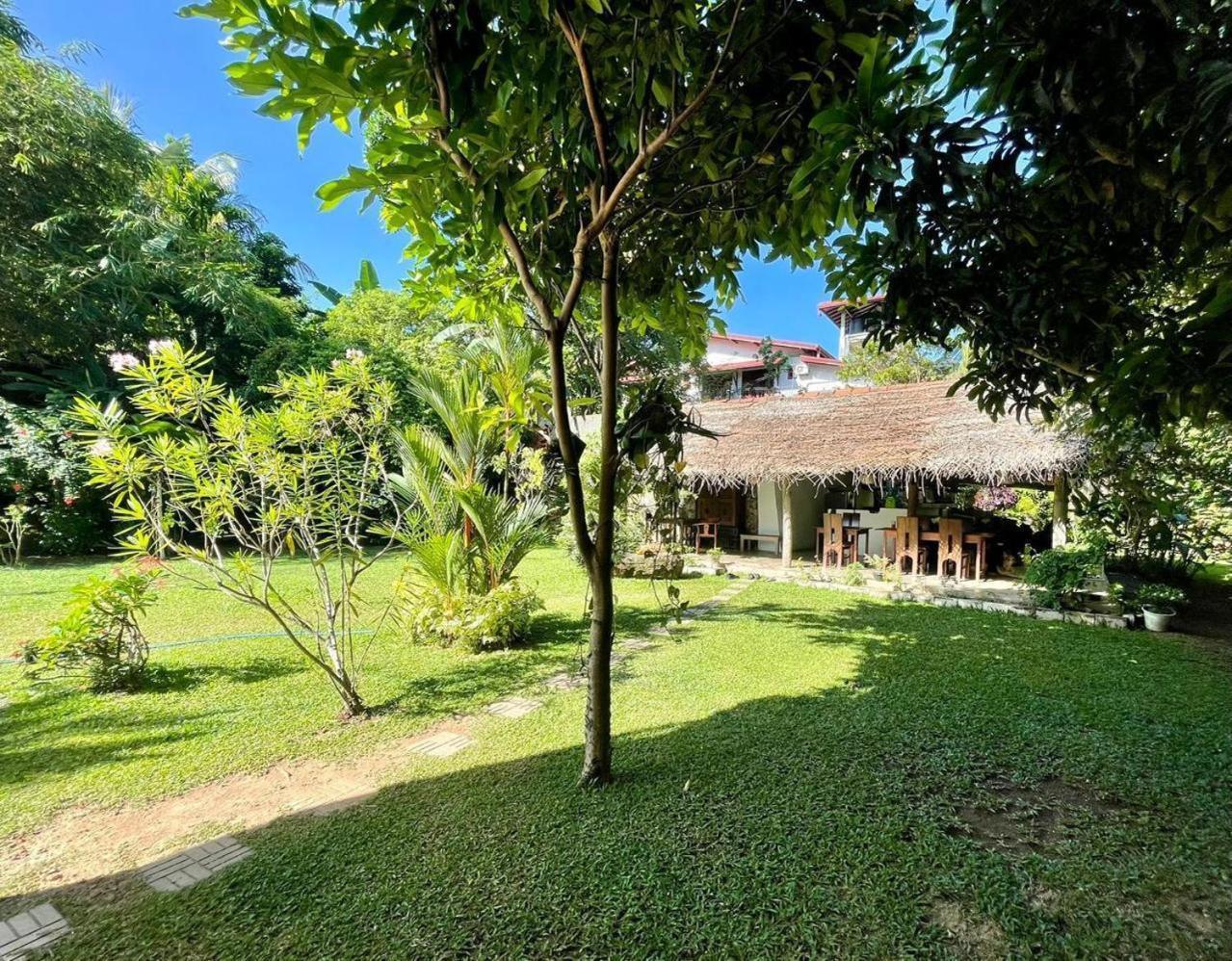 Villa Fiori Hikkaduwa Exterior photo